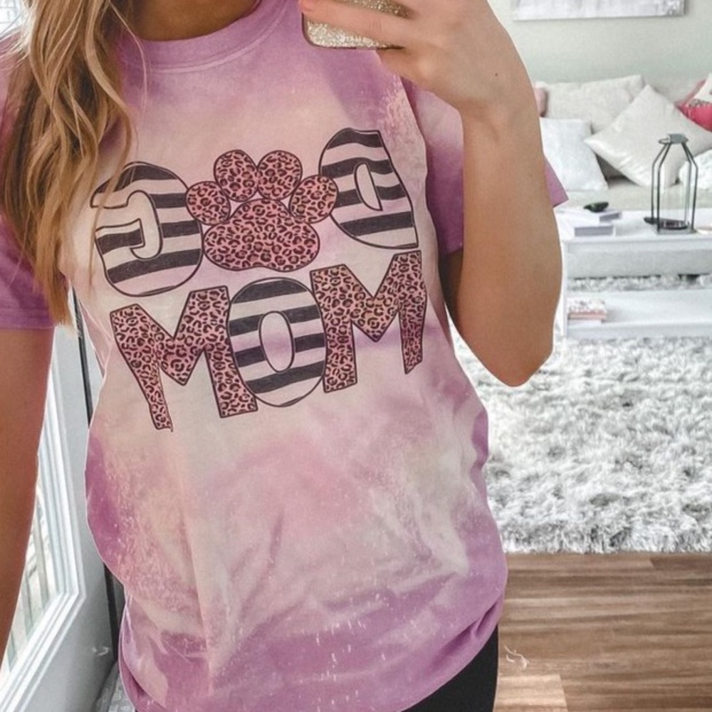 Dog mom tee